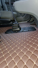 Load image into Gallery viewer, Kenworth T680 Diamond Stitch Leather Floor mats